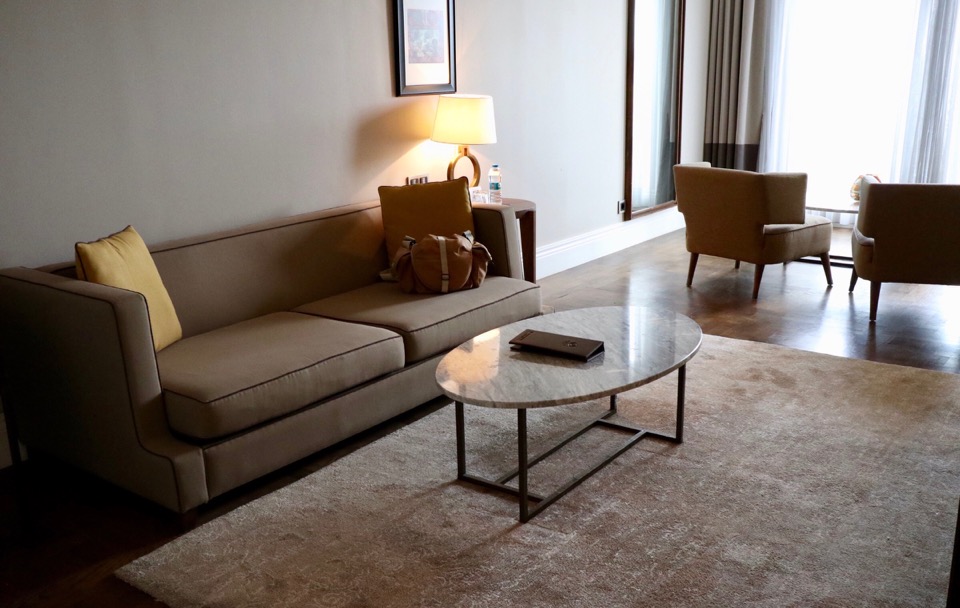 vault karaköy penthouse suite badewanne hotel karakoy istanbul bosporus goldenes horn galata brücke sultanahmet wohnzimmer