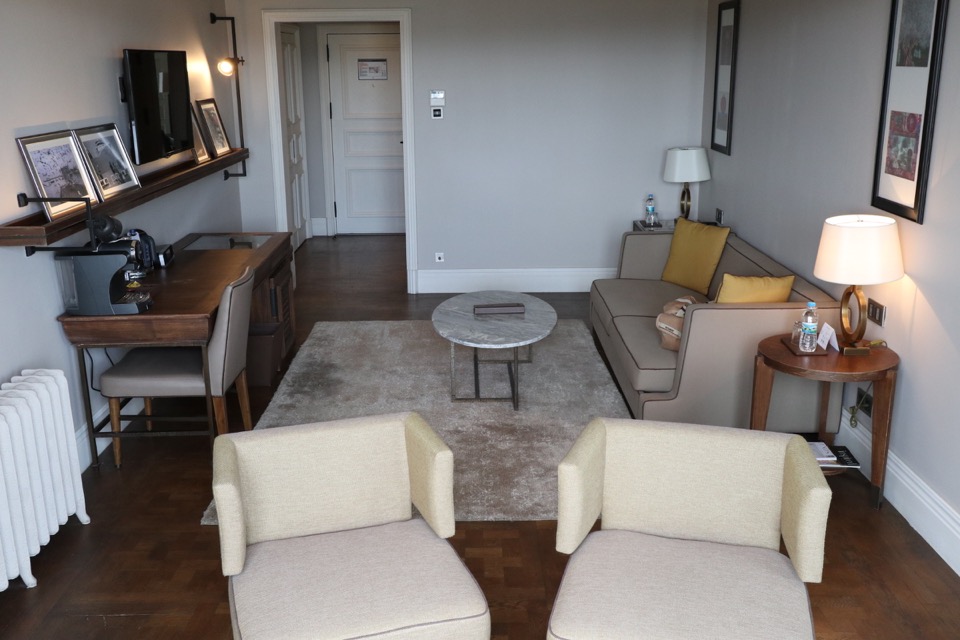 vault karaköy penthouse suite badewanne hotel karakoy istanbul bosporus goldenes horn galata brücke sultanahmet wohnzimmer