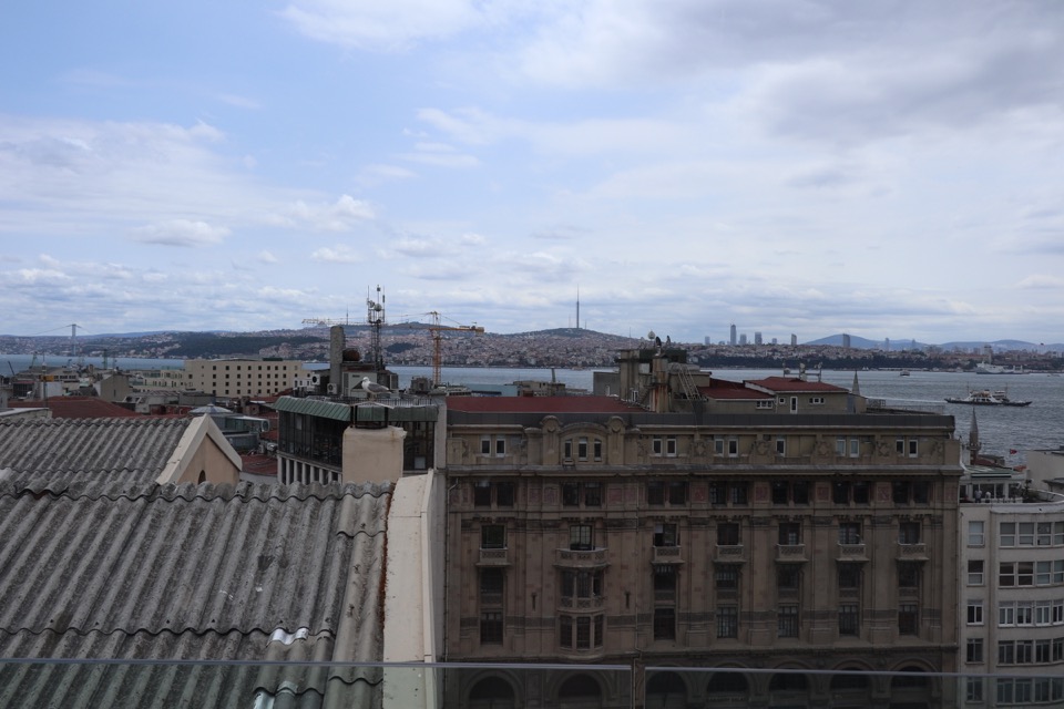 vault karaköy penthouse suite badewanne hotel karakoy istanbul bosporus goldenes horn galata brücke sultanahmet ausblick blick