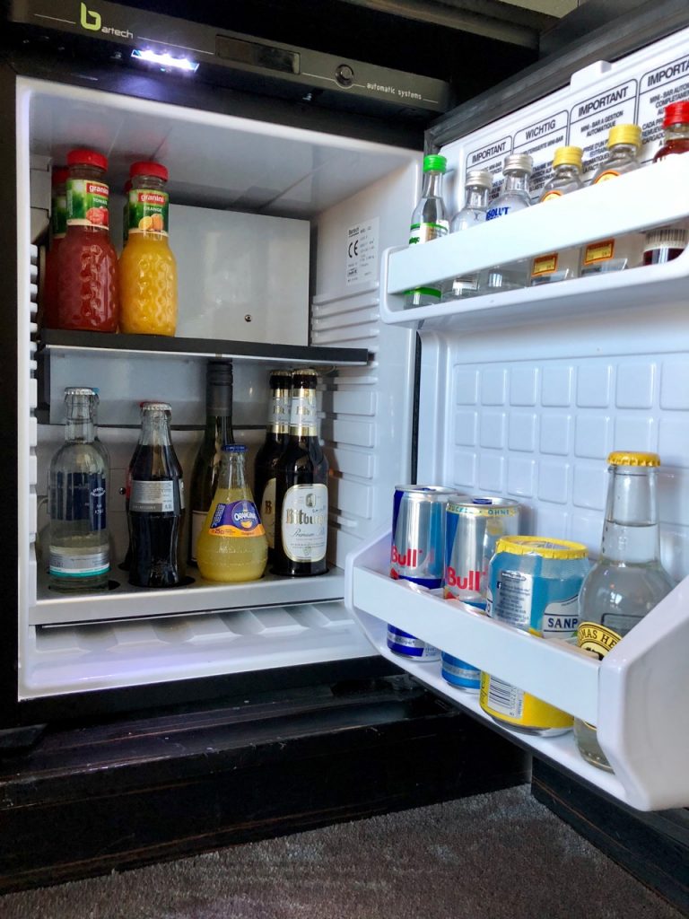 hyatt regency düsseldorf medienhafen germany world of hyatt inahyattworld deutschand regency club lounge minibar