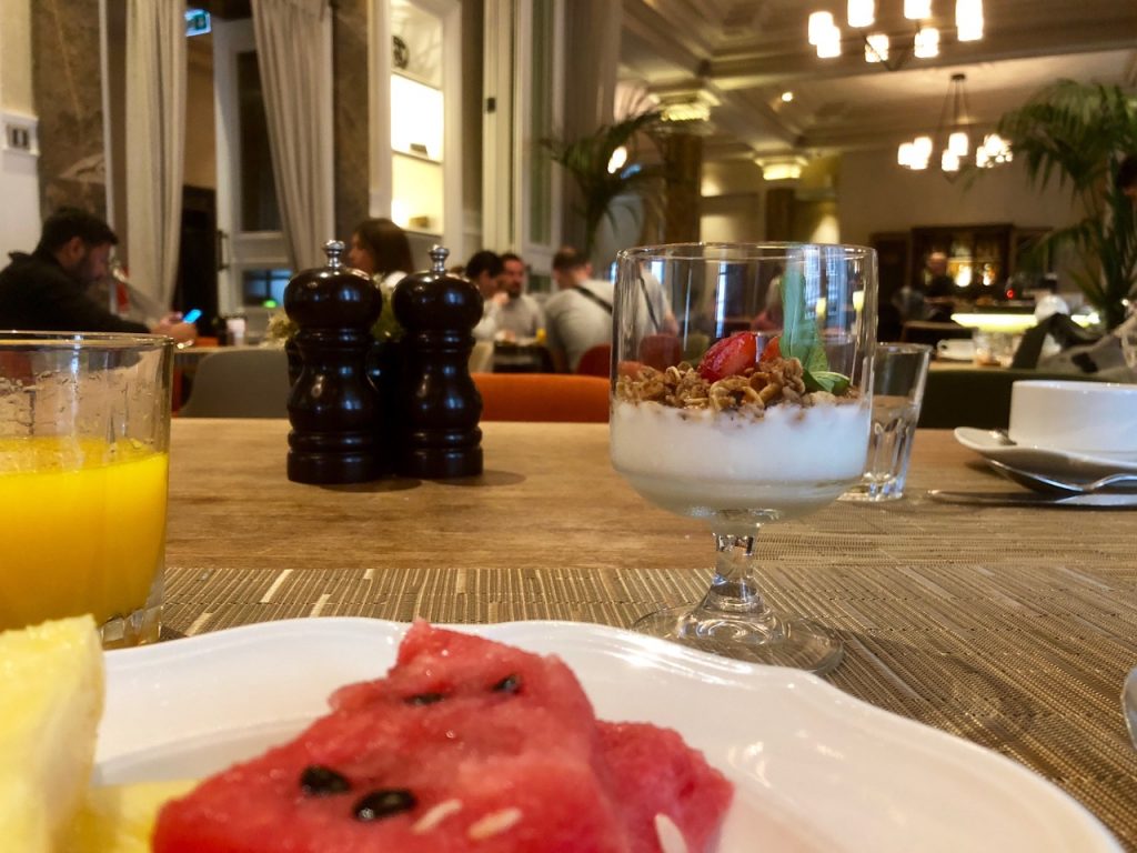 vault karaköy penthouse suite badewanne hotel karakoy istanbul bosporus goldenes horn galata brücke sultanahmet frühstück