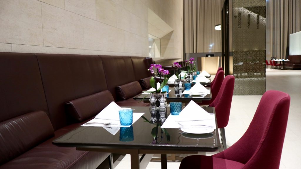 qatar airways Al Safwa First Lounge first class lounge doha doh oneworld